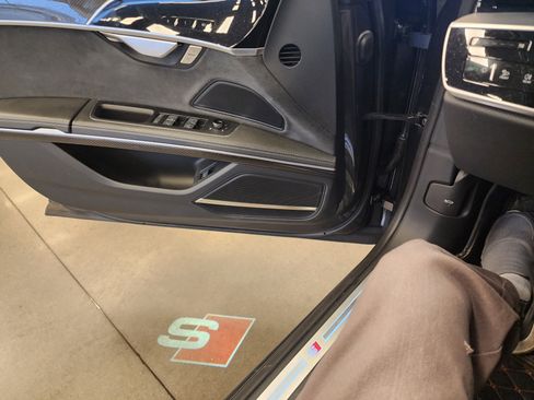 Used 2022 Audi S8 image 13