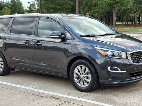 Used 2019 Kia Sedona LX image 1