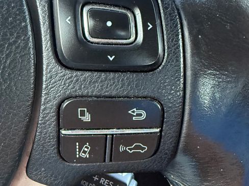 Used 2017 Lexus IS 300 AWD image 21