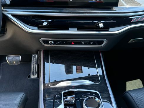 Used 2023 BMW X7 M60i w/ Executive Package image 9