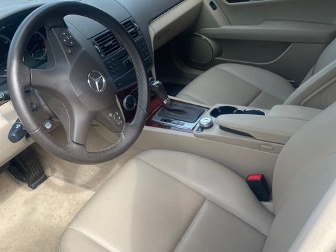 Used 2010 Mercedes-Benz C 300 4MATIC Sedan image 4
