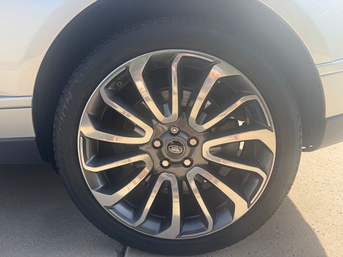 Used 2020 Land Rover Range Rover HSE image 18