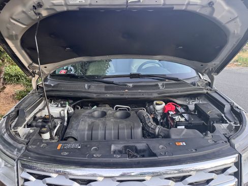 Used 2018 Ford Explorer XLT FWD image 15