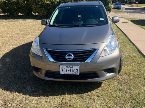 Used 2013 Nissan Versa SV w/ Convenience Pkg image 5