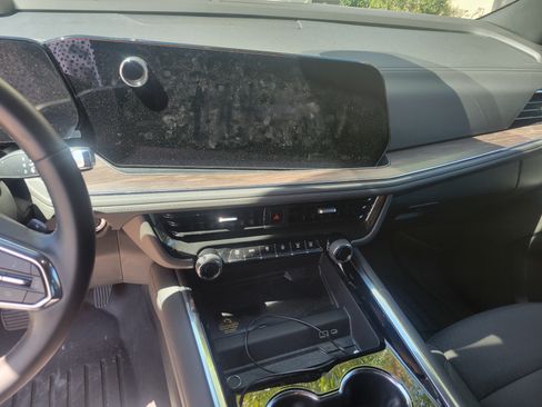 Used 2025 Chevrolet Suburban LS image 6