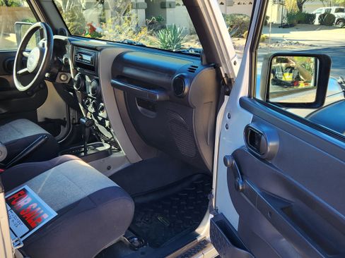 Used 2009 Jeep Wrangler X image 9