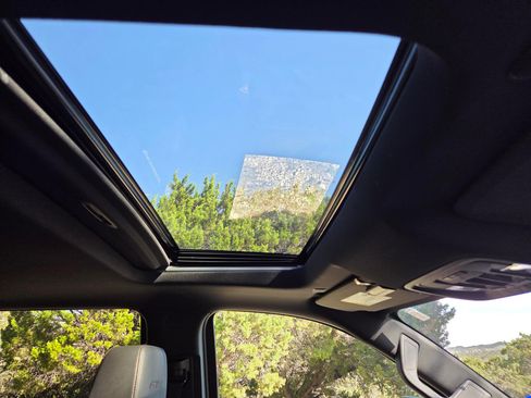 Used 2023 GMC Sierra 1500 AT4 w/ Technology Package image 17