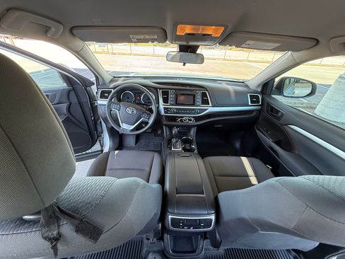 Used 2019 Toyota Highlander LE FWD image 16