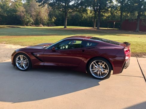Used 2017 Chevrolet Corvette Stingray Coupe w/ 1LT RWD image 8