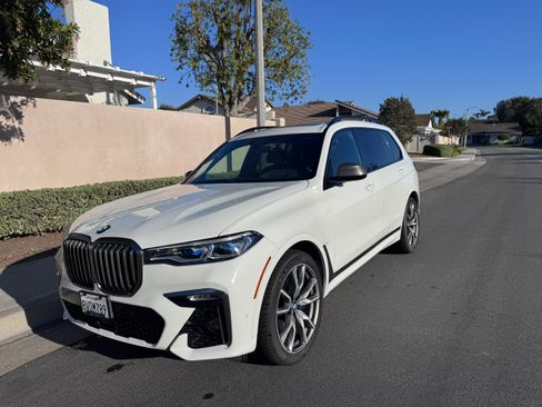 Used 2021 BMW X7 M50i image 2