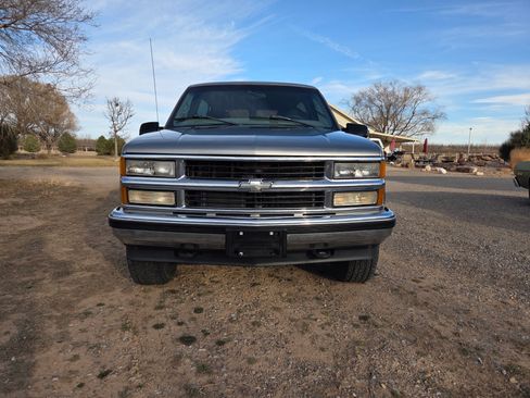 Used 1999 Chevrolet Tahoe 4WD 2-Door w/ Preferred Equipment Group image 2
