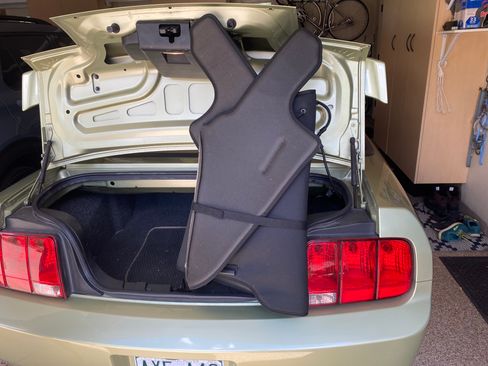 Used 2006 Ford Mustang Convertible RWD image 16