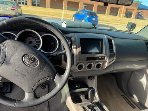 Used 2005 Toyota Tacoma PreRunner image 11