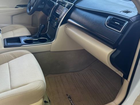 Used 2015 Toyota Camry LE w/ Moonroof Package FWD image 17