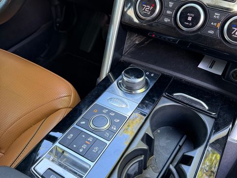 Used 2019 Land Rover Discovery HSE AWD/4WD image 16
