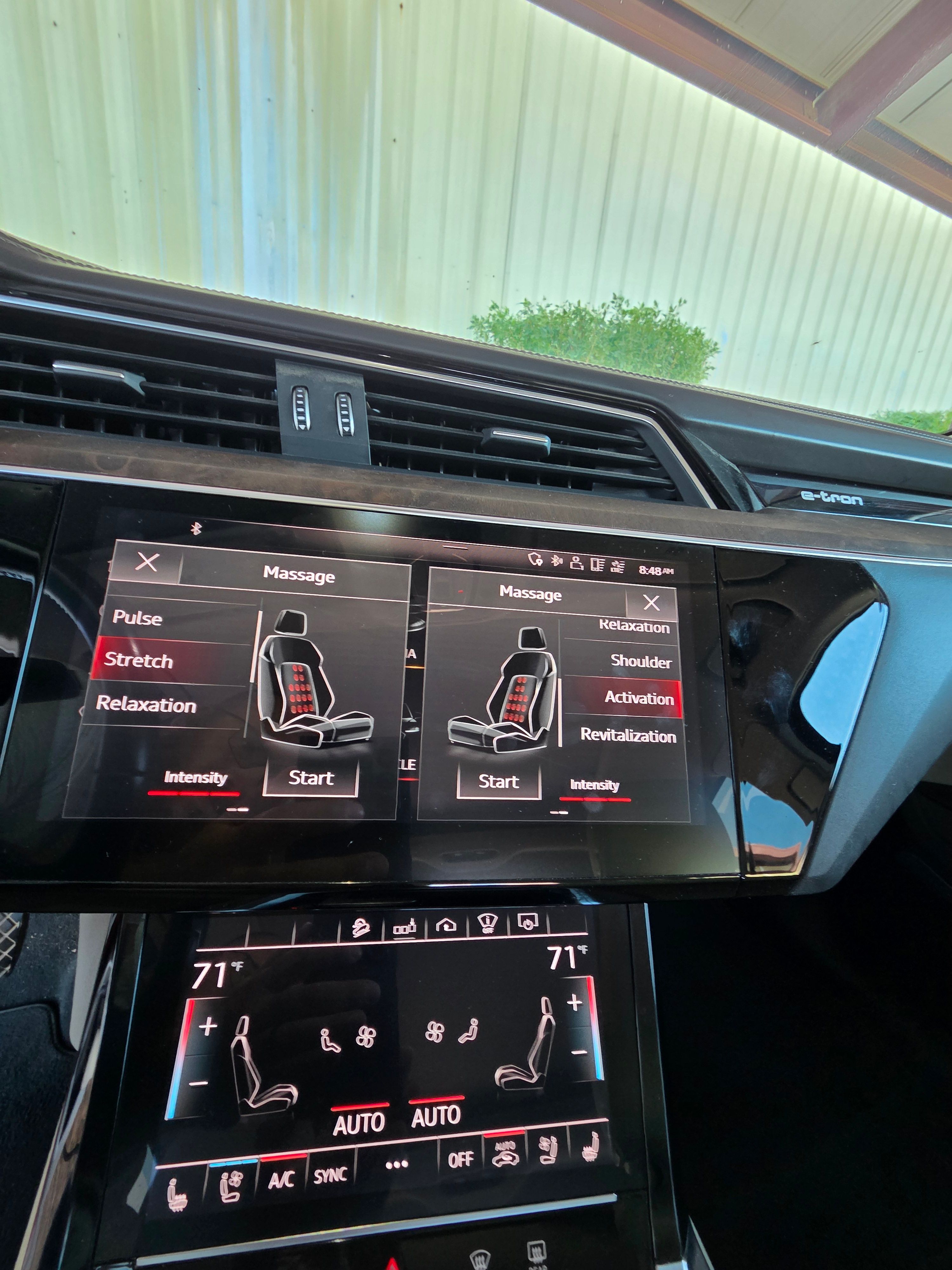 Used 2019 Audi e-tron Prestige w/ Prestige Package AWD/4WD image 2