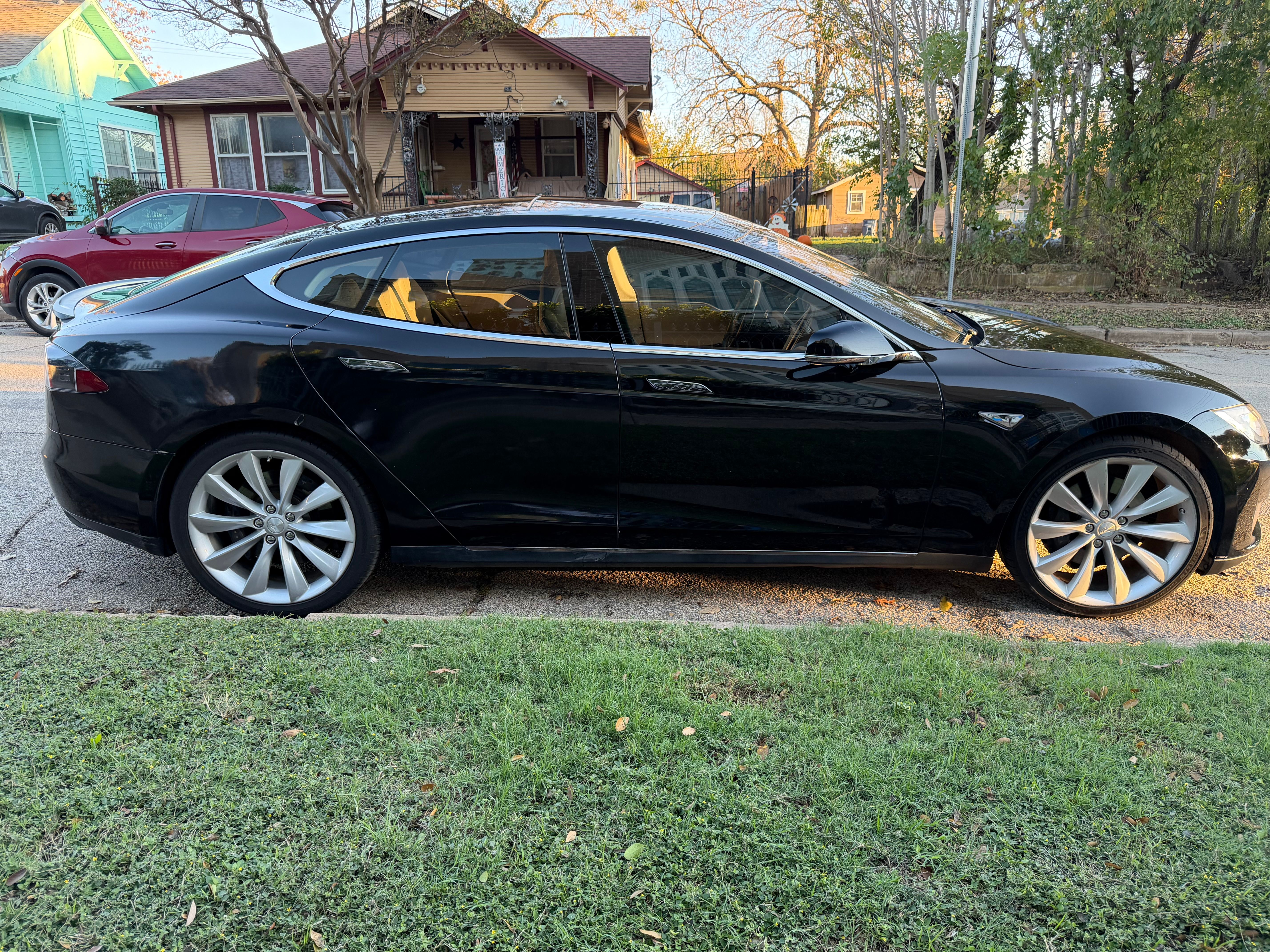 Used 2013 Tesla Model S Performance RWD image 4
