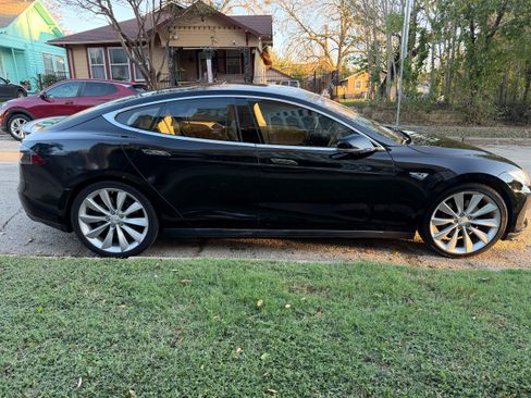 Used 2013 Tesla Model S Performance image 4