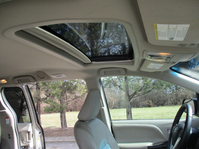Used 2015 Toyota Sienna XLE FWD image 20