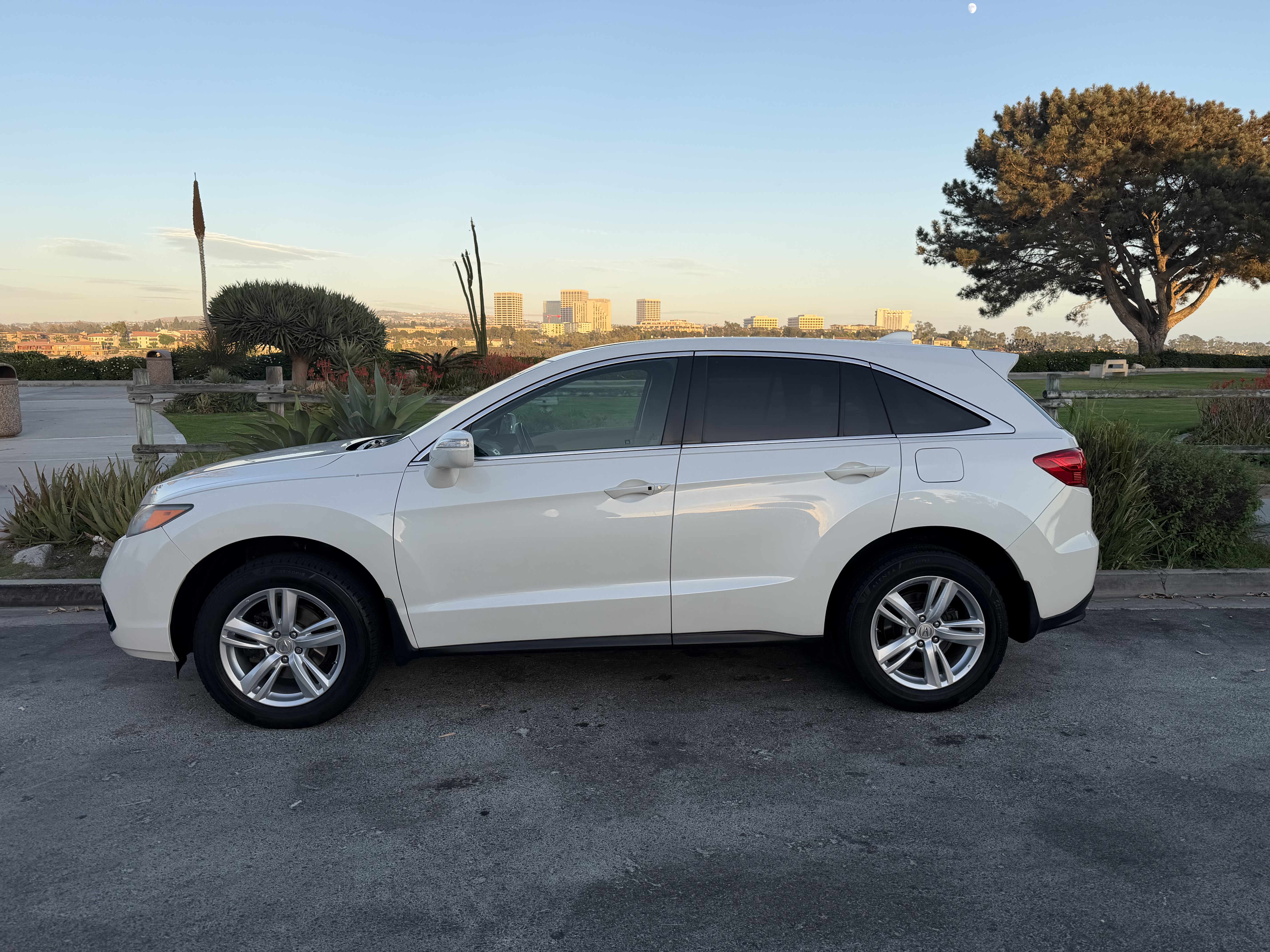 Used 2014 Acura RDX FWD image 2