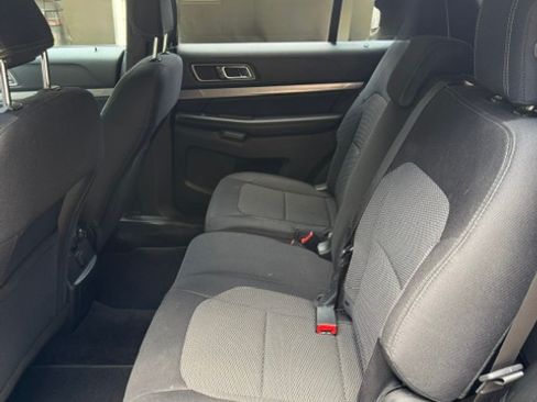 Used 2018 Ford Explorer XLT w/ Equipment Group 201A FWD image 24