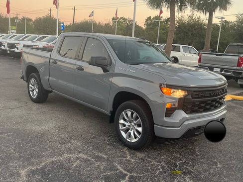 Used 2024 Chevrolet Silverado 1500 Custom image 2