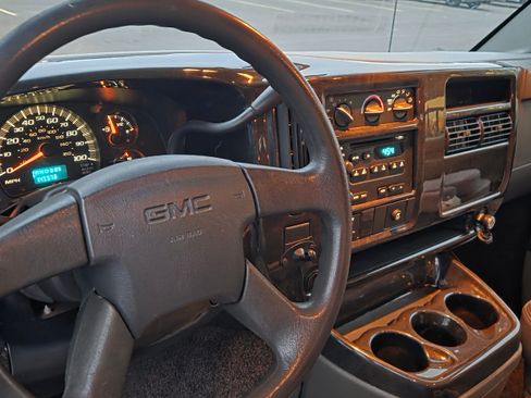 Used 2007 GMC Savana 3500 Extended Passenger w/ LT Preferred Equipment Group image 18