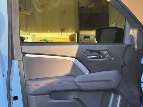 Used 2025 Chevrolet Colorado Z71 w/ Technology Package image 20