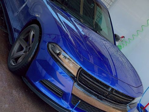 Used 2018 Dodge Charger SXT w/ Blacktop Package RWD image 2