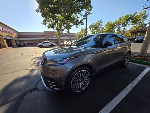 Used 2018 Land Rover Range Rover Velar R-Dynamic SE image 2