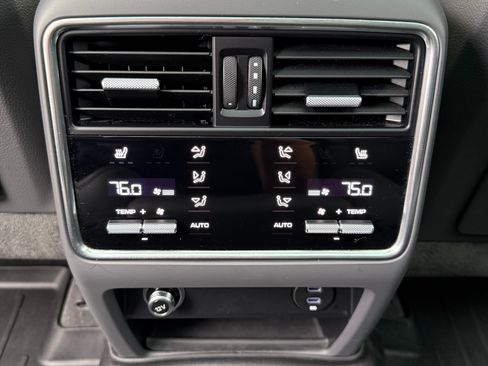 Used 2022 Porsche Cayenne E-Hybrid image 29