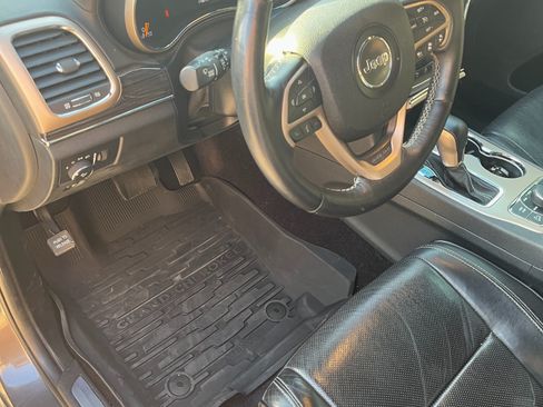 Used 2017 Jeep Grand Cherokee Overland w/ Jeep Active Safety Group image 11