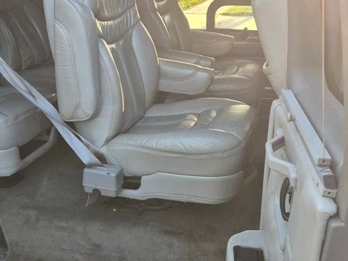 Used 2005 Chevrolet Express 2500 Extended w/ Preferred Equipment Group RWD image 13