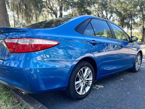 Used 2017 Toyota Camry SE w/ Moonroof Package image 6