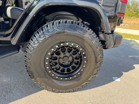 Used 2021 Jeep Wrangler Unlimited Rubicon w/ Trailer Tow Package image 21