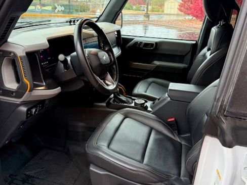 Used 2023 Ford Bronco Badlands w/ Sasquatch Package image 15