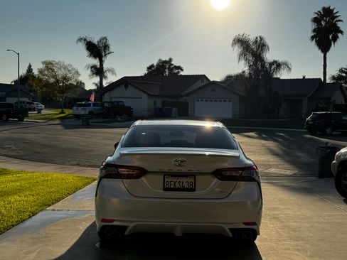 Used 2018 Toyota Camry XSE image 9