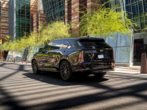 Used 2025 Cadillac Escalade IQ Sport 1 w/ LPO, ONYX Package image 4