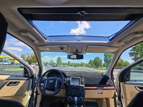Used 2008 Land Rover LR2 SE AWD/4WD image 9