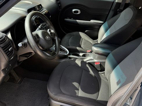 Used 2018 Kia Soul + image 5