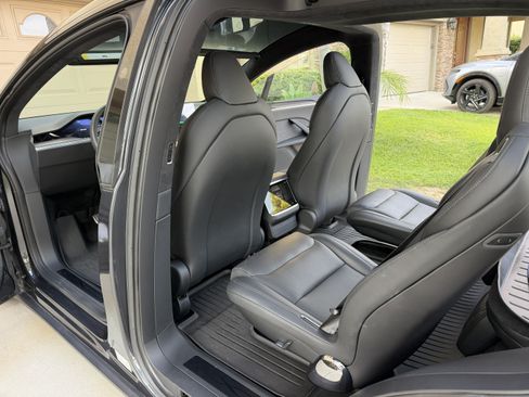Used 2024 Tesla Model X AWD/4WD image 4