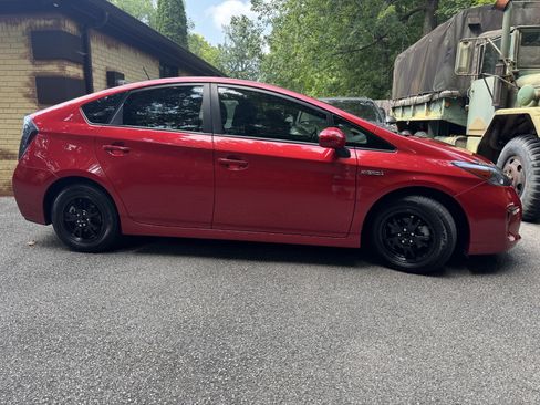 Used 2015 Toyota Prius Four w/ Deluxe Solar Roof Package FWD image 4