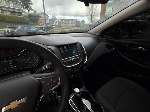 Used 2016 Chevrolet Cruze LT image 9