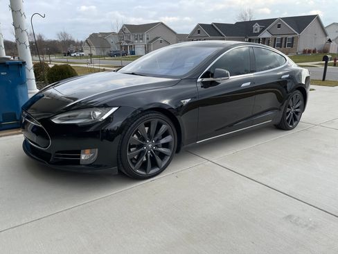 Used 2014 Tesla Model S 60 image 1