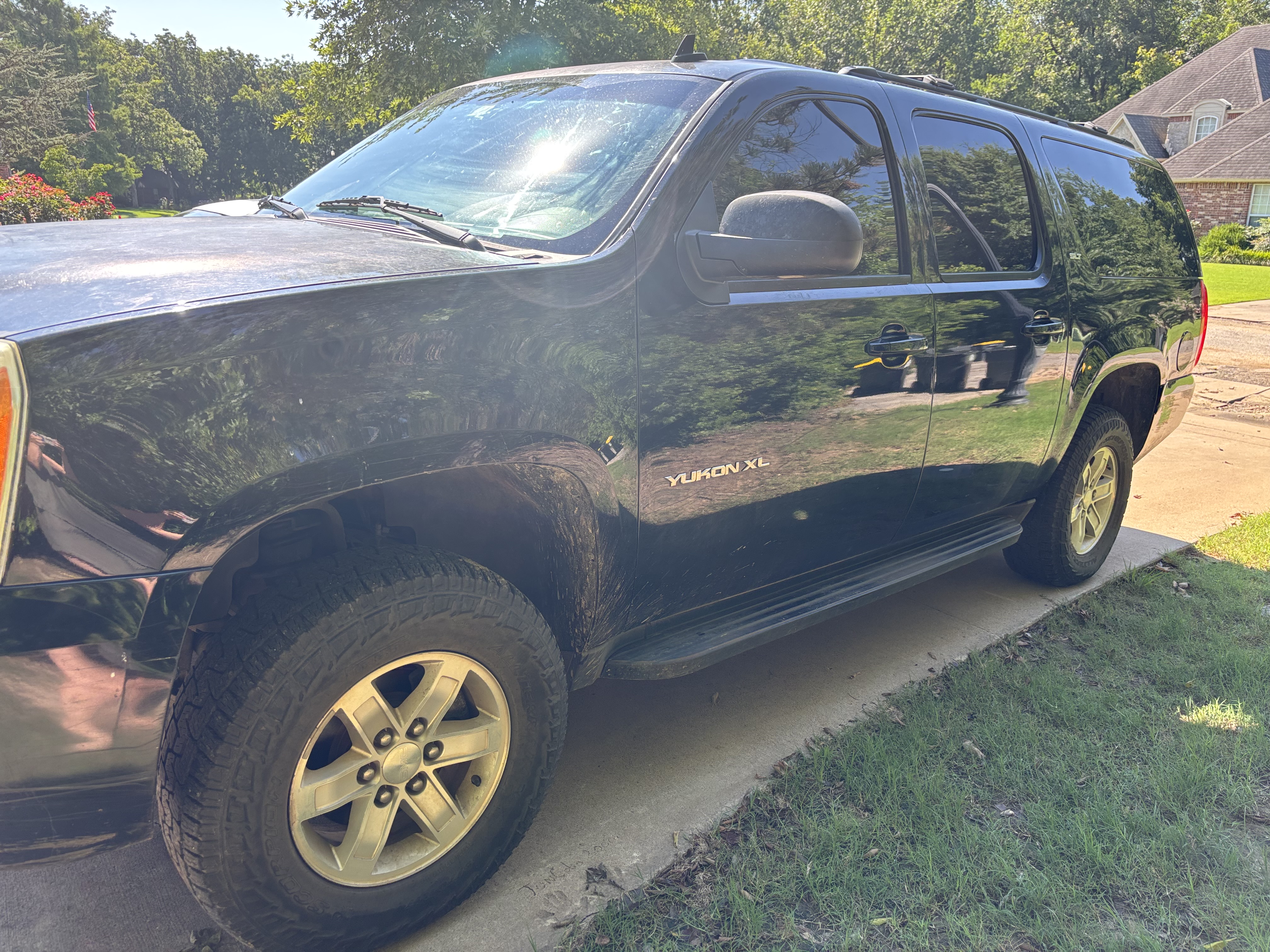 Used 2013 GMC Yukon XL SLT w/ SLT-2 Equipment Package AWD/4WD image 5