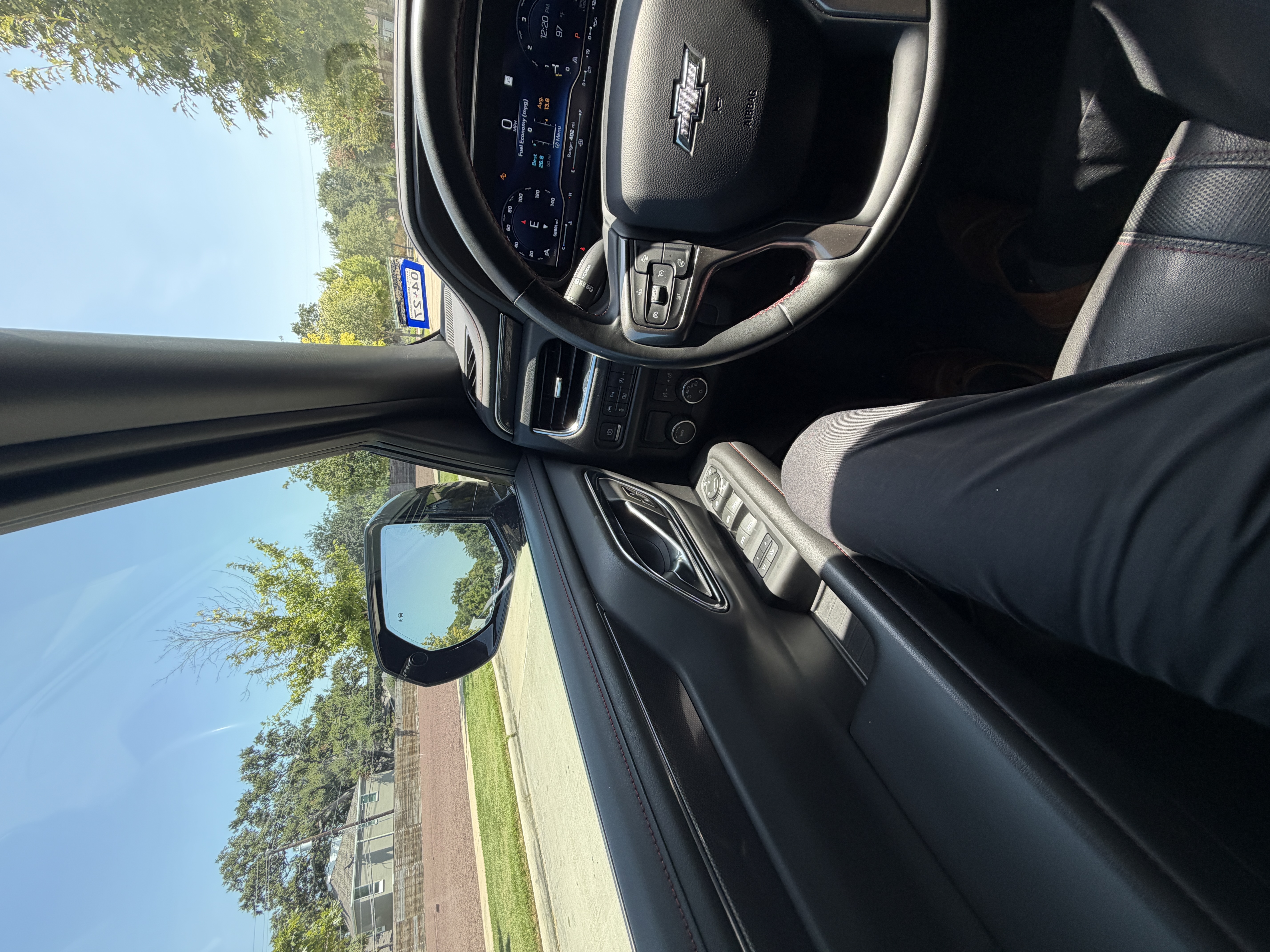 Used 2023 Chevrolet Suburban RST w/ Luxury Package RWD image 9