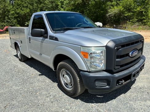 Used 2015 Ford F250 XL RWD image 2