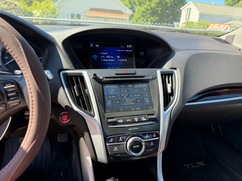 Used 2017 Acura TLX w/ Technology Package FWD image 2