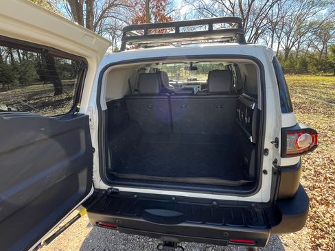 Used 2012 Toyota FJ Cruiser 4WD image 18