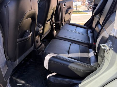 Used 2022 Jeep Wrangler Unlimited Sahara w/ Cold Weather Group image 12